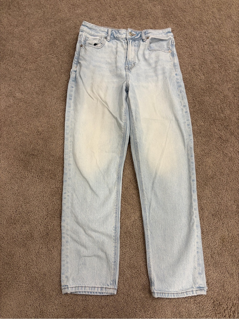 American Eagle Light Wash High-Rise Mom Jean - 6 Short